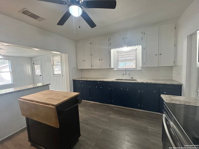 255 E Sayers, San Antonio, TX 78214