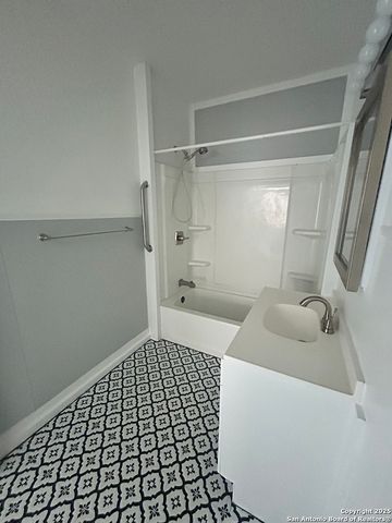 255 E Sayers, San Antonio, TX 78214