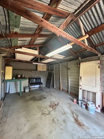 255 E Sayers, San Antonio, TX 78214