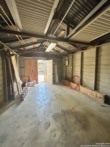 255 E Sayers, San Antonio, TX 78214