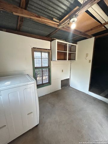 255 E Sayers, San Antonio, TX 78214