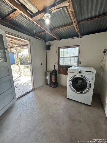 255 E Sayers, San Antonio, TX 78214