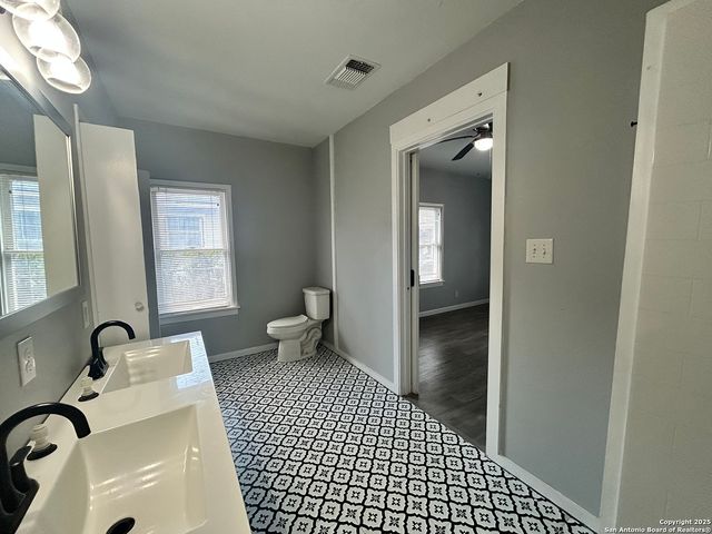 255 E Sayers, San Antonio, TX 78214