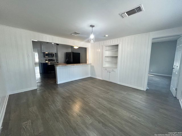 255 E Sayers, San Antonio, TX 78214