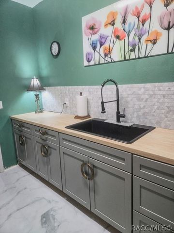 13 Sycamore Court W, Homosassa, FL 34446