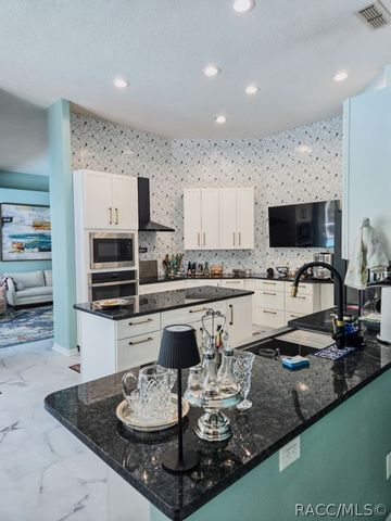 13 Sycamore Court W, Homosassa, FL 34446