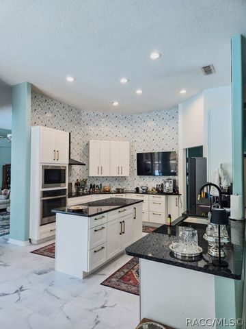 13 Sycamore Court W, Homosassa, FL 34446