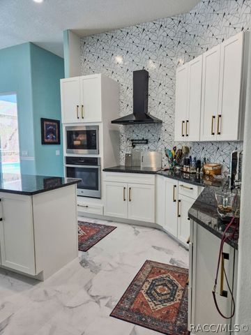 13 Sycamore Court W, Homosassa, FL 34446