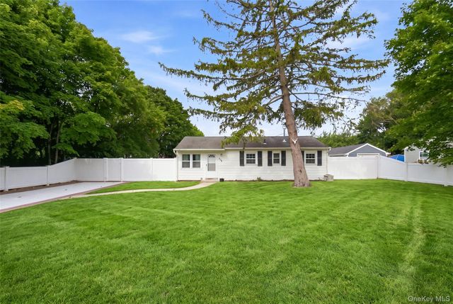 710 Bourdois Avenue, Bellport, NY 11713