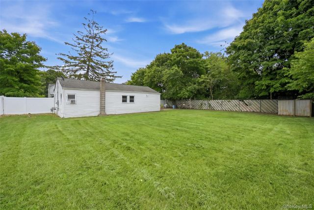 710 Bourdois Avenue, Bellport, NY 11713