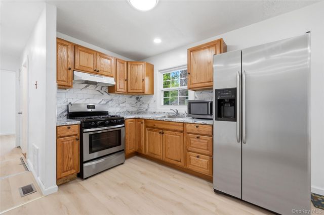 710 Bourdois Avenue, Bellport, NY 11713
