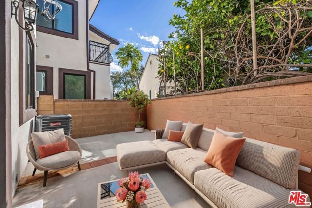 2017 S Centinela Avenue B, Santa Monica, CA 90404