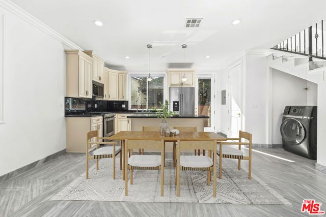 2017 S Centinela Avenue B, Santa Monica, CA 90404