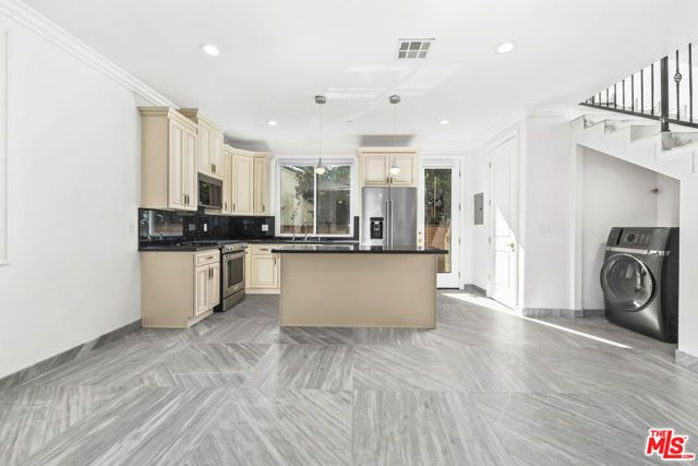 2017 S Centinela Avenue B, Santa Monica, CA 90404