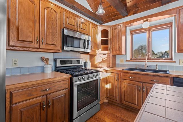 2618 W SUNNYVIEW CIRCLE, Appleton, WI 54914