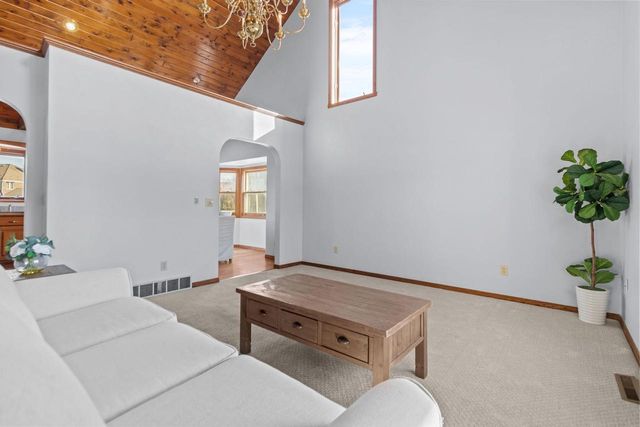 2618 W SUNNYVIEW CIRCLE, Appleton, WI 54914