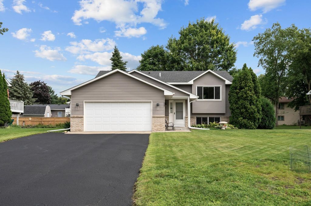 947 102nd Circle NE, Blaine, MN 55434