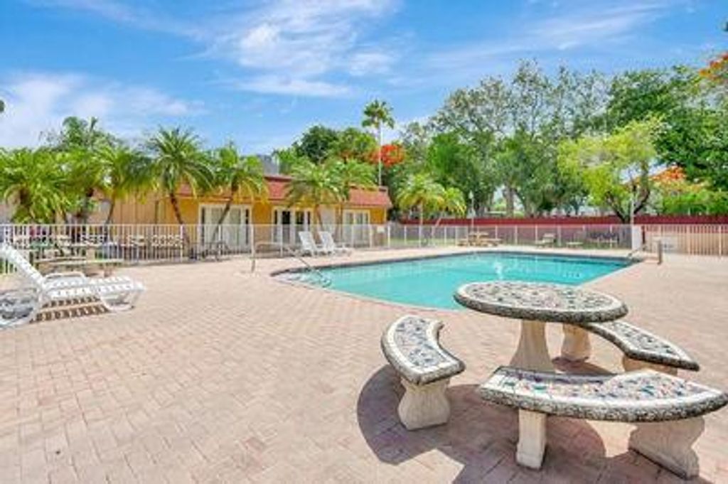 9972 SW 88th Street 1128, Miami, FL 33176