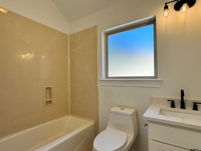 627 W 2nd, Tyler, TX 75701