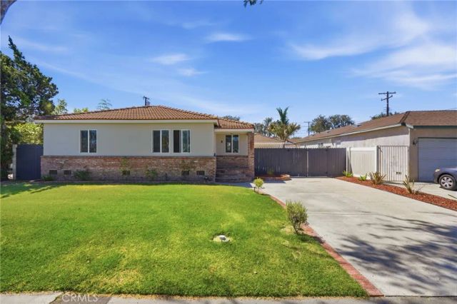 2114 W West, Fullerton, CA 92833