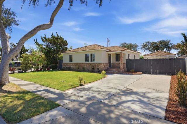 2114 W West, Fullerton, CA 92833