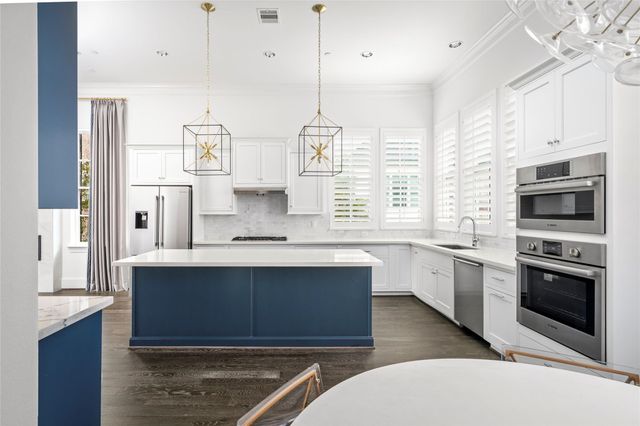 6017 Cottage Grove Lake Drive, Houston, TX 77007
