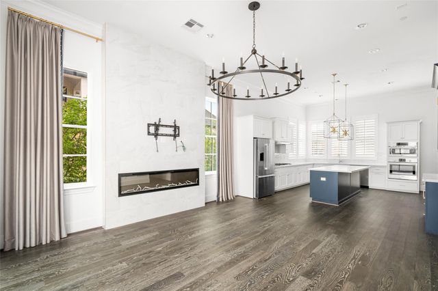 6017 Cottage Grove Lake Drive, Houston, TX 77007