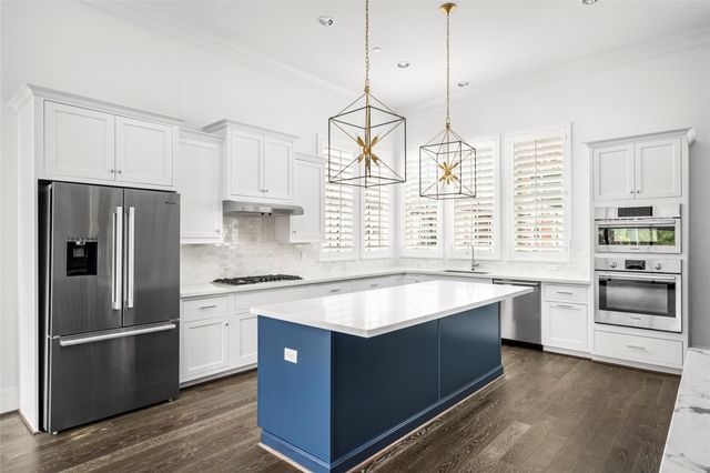 6017 Cottage Grove Lake Drive, Houston, TX 77007