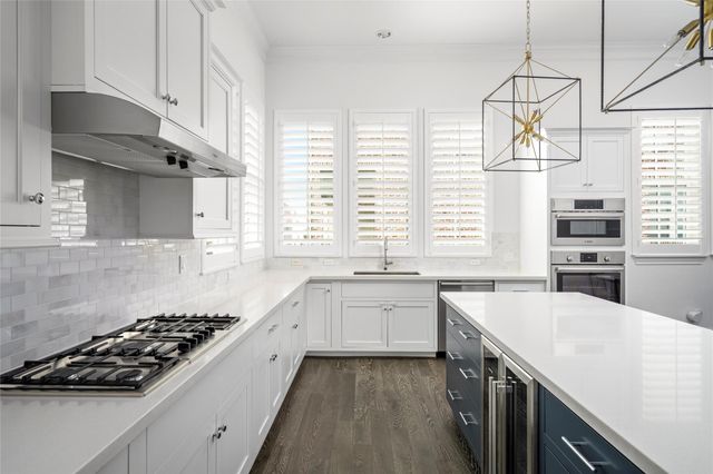 6017 Cottage Grove Lake Drive, Houston, TX 77007