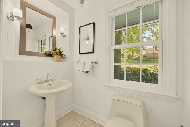2025 TRUMBULL TER NW, Washington, DC 20011