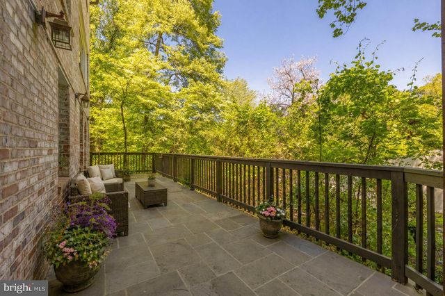 2025 TRUMBULL TER NW, Washington, DC 20011