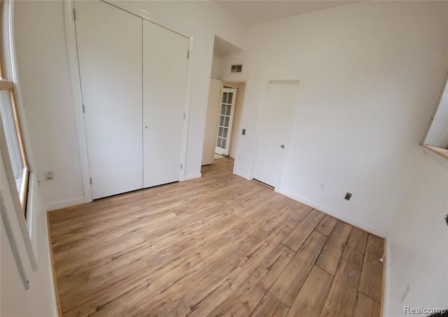 890 Tyrone Avenue, Waterford, MI 48328