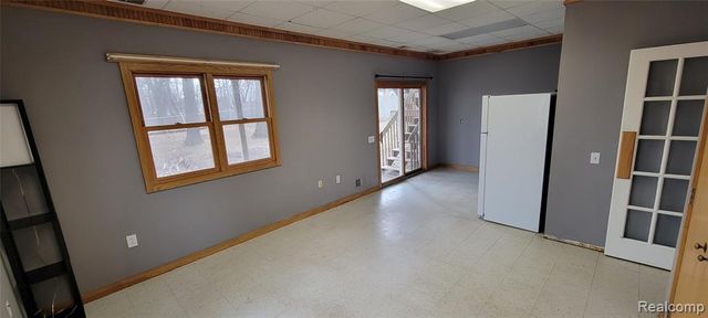 890 Tyrone Avenue, Waterford, MI 48328