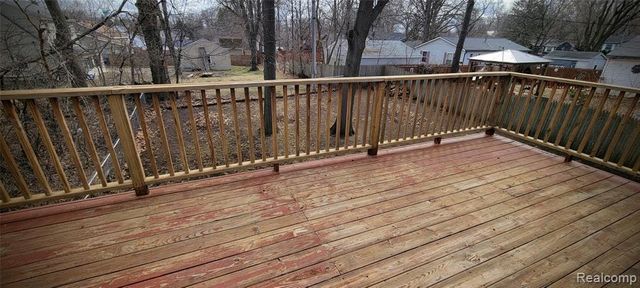 890 Tyrone Avenue, Waterford, MI 48328