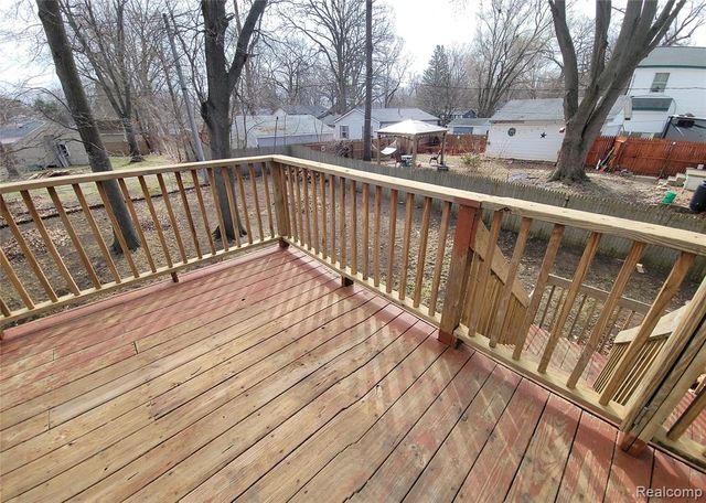 890 Tyrone Avenue, Waterford, MI 48328