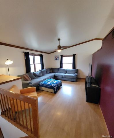 890 Tyrone Avenue, Waterford, MI 48328