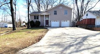 890 Tyrone Avenue, Waterford, MI 48328