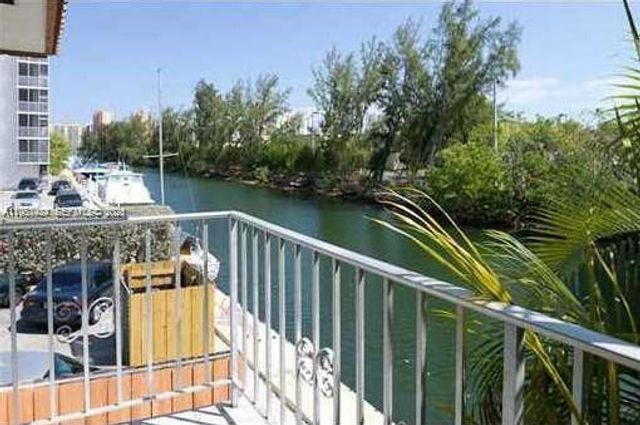 3522 NE 166th St 10, North Miami Beach, FL 33160