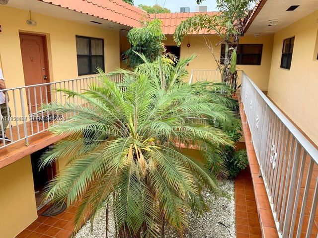 3522 NE 166th St 10, North Miami Beach, FL 33160