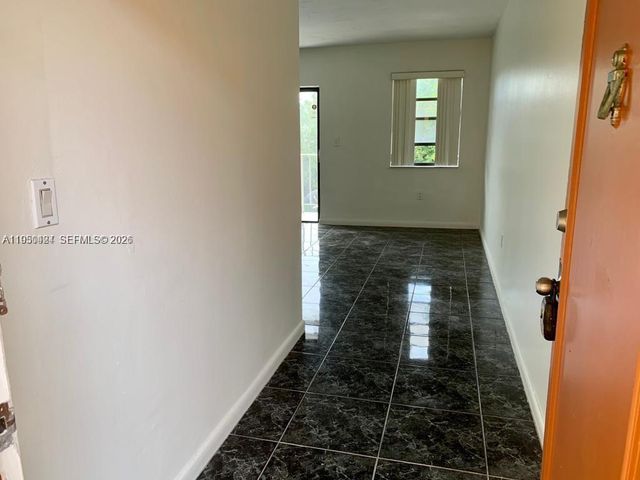 3522 NE 166th St 10, North Miami Beach, FL 33160