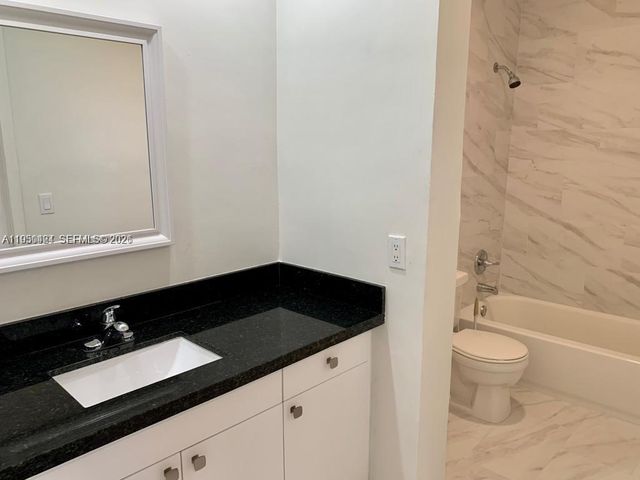 3522 NE 166th St 10, North Miami Beach, FL 33160