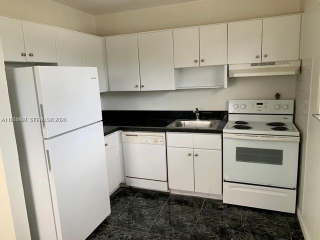 3522 NE 166th St 10, North Miami Beach, FL 33160