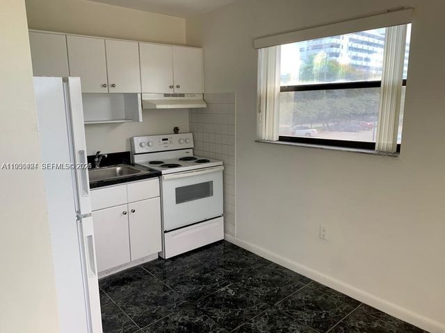 3522 NE 166th St 10, North Miami Beach, FL 33160