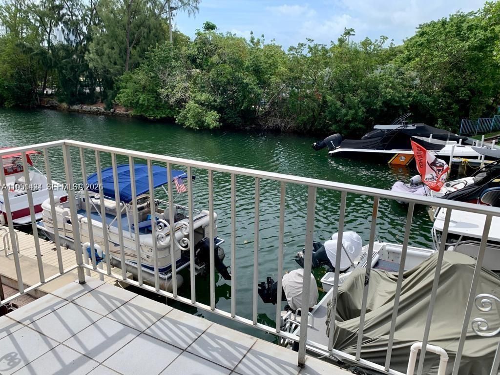 3522 NE 166th St 10, North Miami Beach, FL 33160