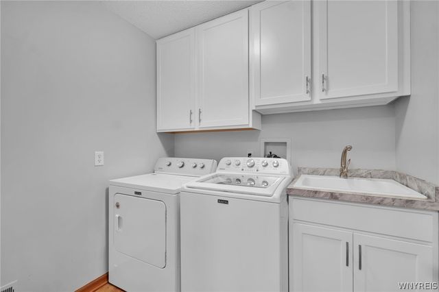 8892 Michael Douglas Dr, Clarence, NY 14032