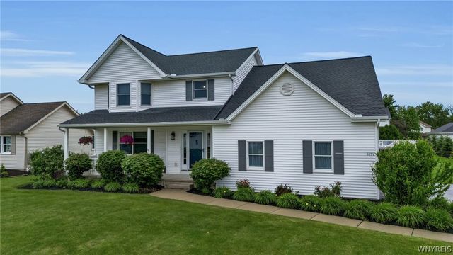 8892 Michael Douglas Dr, Clarence, NY 14032