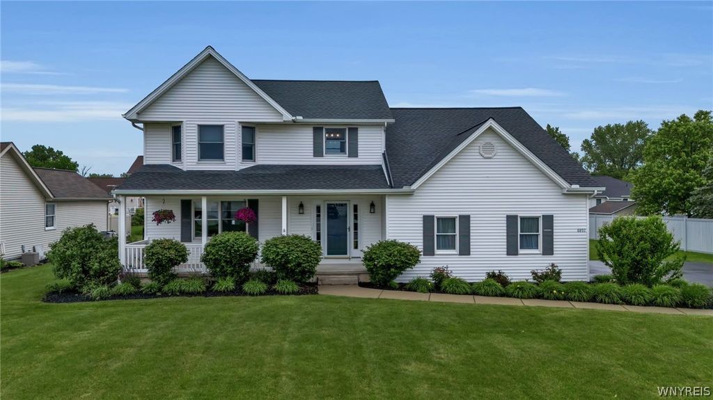 8892 Michael Douglas Dr, Clarence, NY 14032