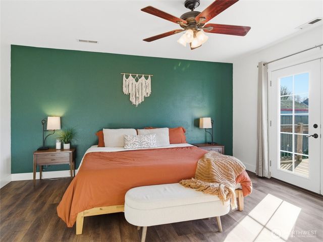 1015 Nunnally Avenue NW, Orting, WA 98360