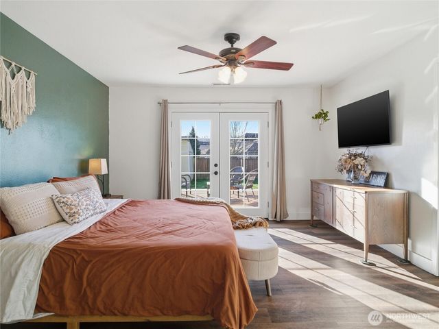 1015 Nunnally Avenue NW, Orting, WA 98360