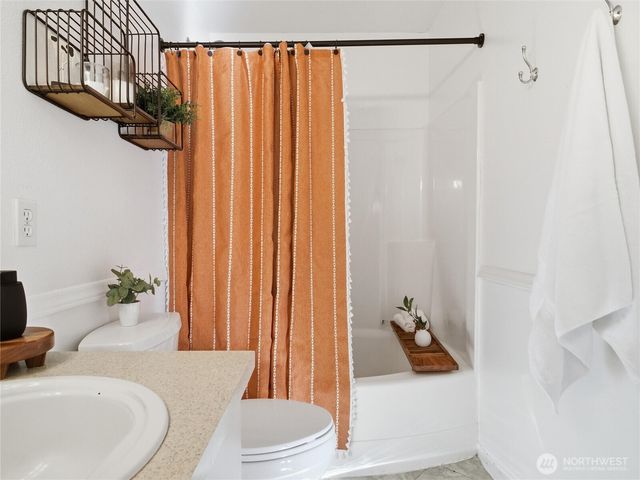 1015 Nunnally Avenue NW, Orting, WA 98360